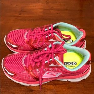 Sketchers GO run tennis shoes